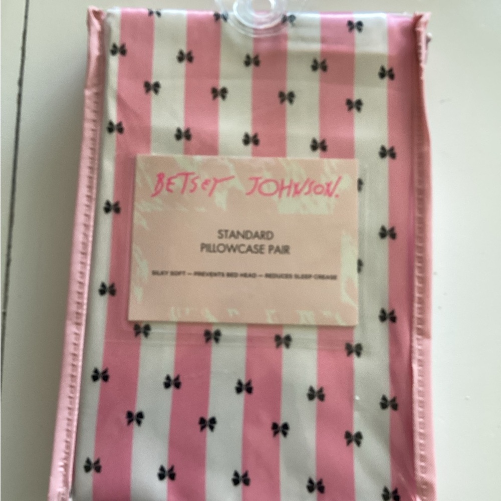 Betsy Johnson pink/white satin pillowcase with black bows-Nip